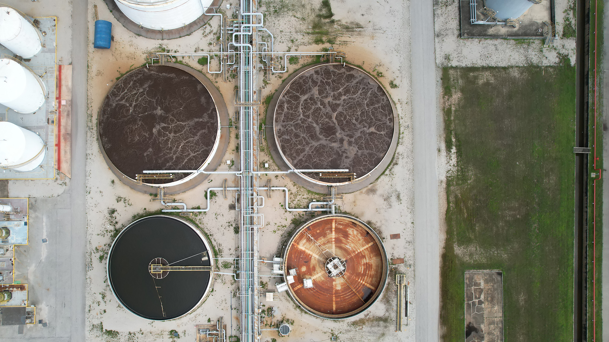 Application of polyaluminum chloride and polyacrylamide in sewage treatment process