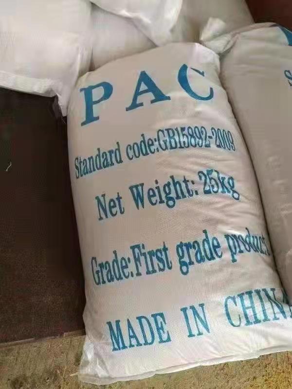What are the effects of water quality fluctuations on the treatment effect of polyaluminium chloride (PAC)?