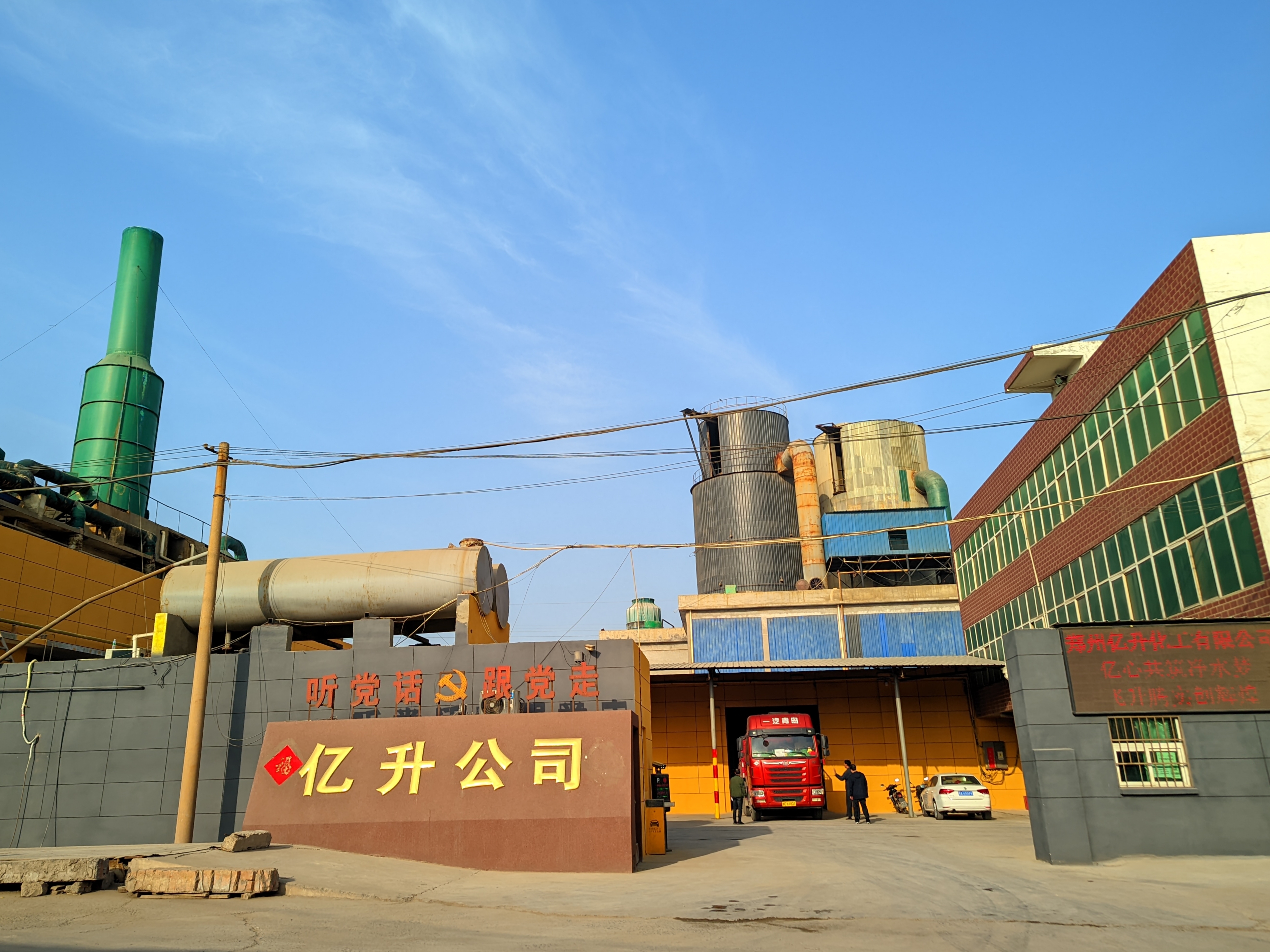 Applications of polyacrylamide in oil extraction, water treatment, and papermaking industries